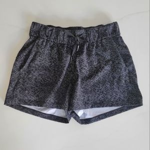 Rare Lululemon Black and White Pack Light 2.5 Inseam Shorts Size 4
